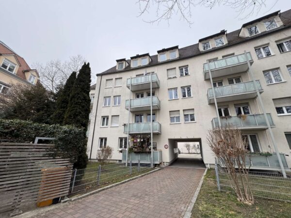 Helle 2 Zimmer Dachgeschosswohnung, offene Wohnküche, hohe Decken, Holzbalken, ruhige zentrale Lage, 86152 Augsburg, Dachgeschosswohnung
