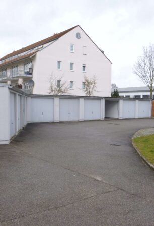 21 Einzelgarage, ebenerdig, Garagenhof, absperrbar, 86154 Augsburg, Parken