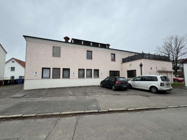 PKW-Stellplätze zu vermieten, zentral, verkehrsgünstig, einzeln oder im Paket, 86316 Friedberg, Wohngrundstück
