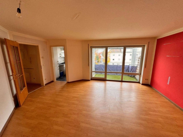 Helle 2-Zimmer-Wohnung mit Einbauküche, Aufzug und TG-Stellplatz, 86165 Augsburg, Wohnung