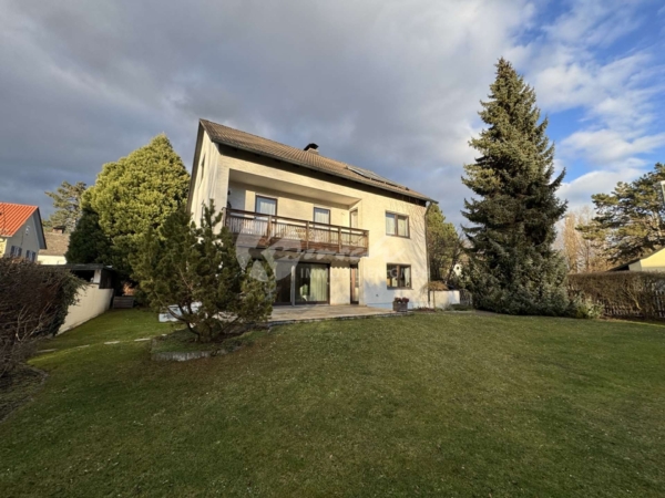 Gepflegtes Einfamilienhaus mit Balkon, sonniger Terrasse, Teich, ruhige Lage, 86163 Augsburg, Einfamilienhaus