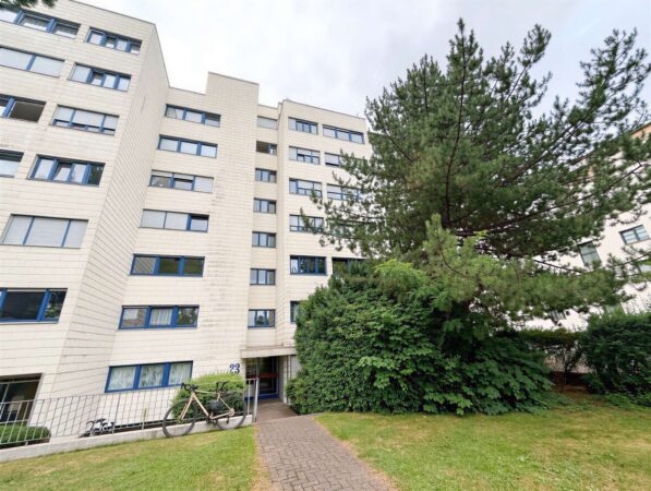 perfekt für Kapitalanleger: 1,5 Zimmer Wohnung mit Südbalkon, 86159 Augsburg, Etagenwohnung