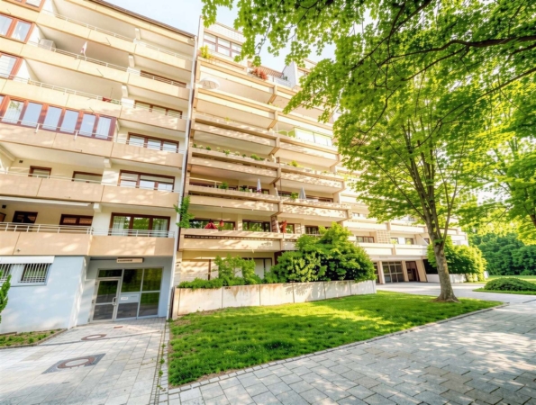 Helles 1,5-Zimmer-Apartment, komplett renoviert 2023, ruhig, Einbauküche, TG, Keller, 86159 Augsburg, Etagenwohnung