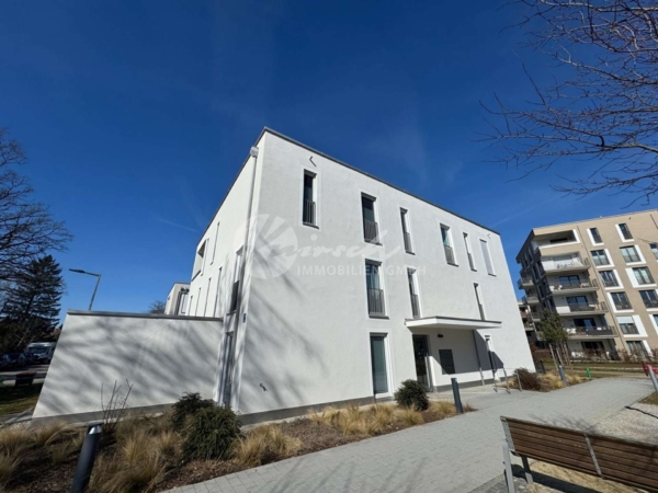 Neubau! – Bevorzugte Wohnlage in München-Pasing- traumhafter Garten – drei Zimmer – TG-Stellplatz, 81249 München, Erdgeschosswohnung