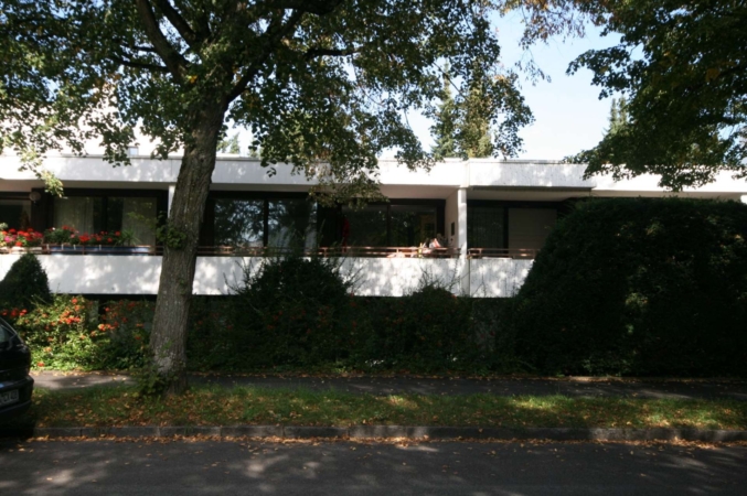 Traumlage im Spickel – Bungalow-Stil mit eigenem Eingang und bodentiefen Fensterfronten, 86161 Augsburg, Erdgeschosswohnung