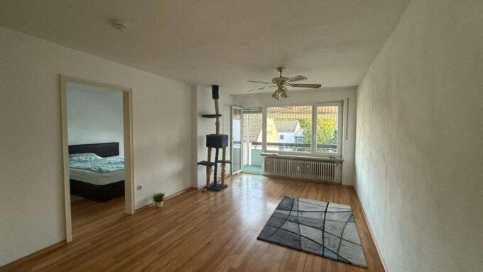 gepflegte 2,5-Zimmer Wohnung, Einbauküche, Balkon, Augsburg-Lechhausen, 86167 Augsburg, Wohnung