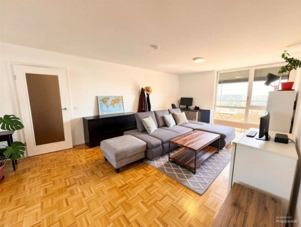 Großzügige 3-Zimmer-Wohnung mit zwei Balkonen, Stellplatz, Pool und Sauna, Am Westkreuz, 81243 München, Etagenwohnung