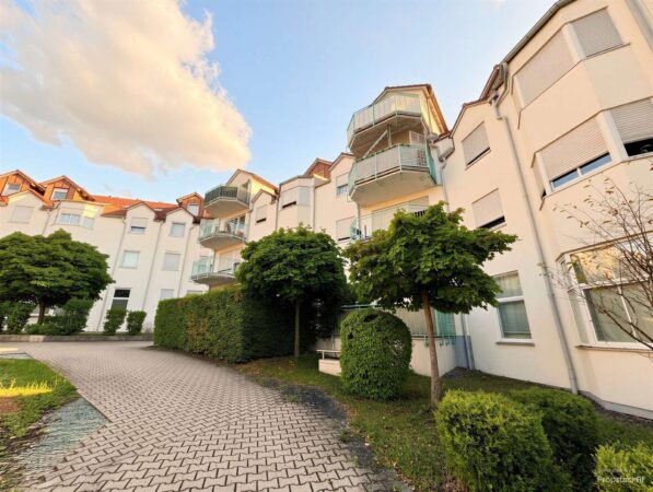 Gepflegte 2-Zimmer-Wohnung mit Balkon, ruhige Lage, Aufzug, Keller und Stellplatz, 86420 Diedorf, Etagenwohnung