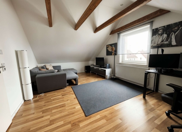 Schöne 2 ZKB-Dachgeschosswohnung – ruhige Lage – Einzelgarage, 86438 Kissing, Wohnung