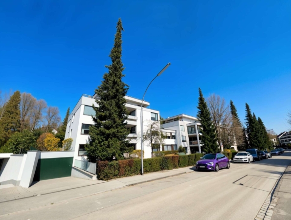 Großzügige 3ZKB Wohnung mit Loggia, Gästetoilette, Hell, Abstellkammern, in ruhiger Lage, 86199 Augsburg, Etagenwohnung