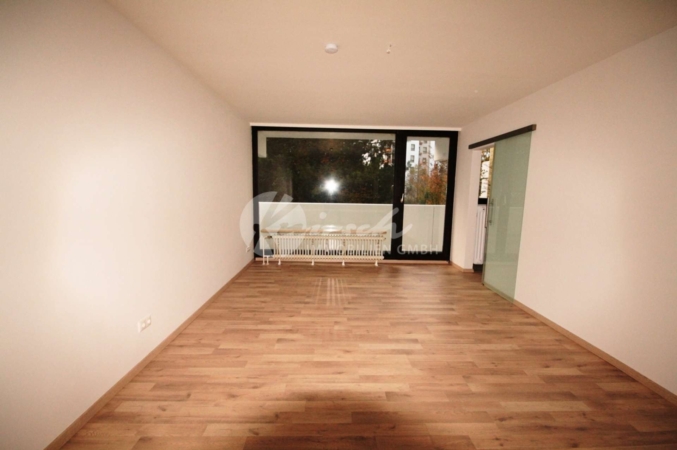 Ruhige 2-Zimmer-Wohnung, großer Balkon, Einbauküche, modernes Bad, zentral Hochzoll, 86163 Augsburg, Etagenwohnung