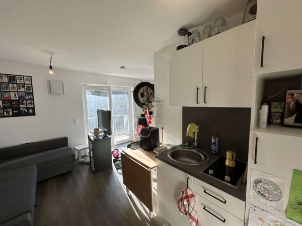 Ruhige 1 Zimmer Wohnung, teilmöbliert, hell, Einbauküche und moderne bodentiefe Dusche, 86156 Augsburg, Wohnung