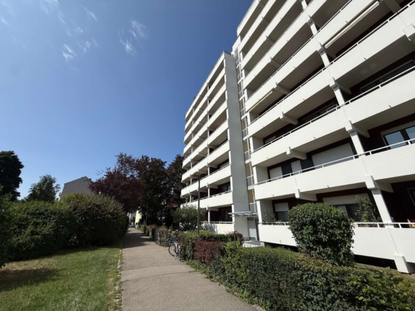 Großzügige 2 ZKB mit Balkon, 86199 Augsburg, Etagenwohnung