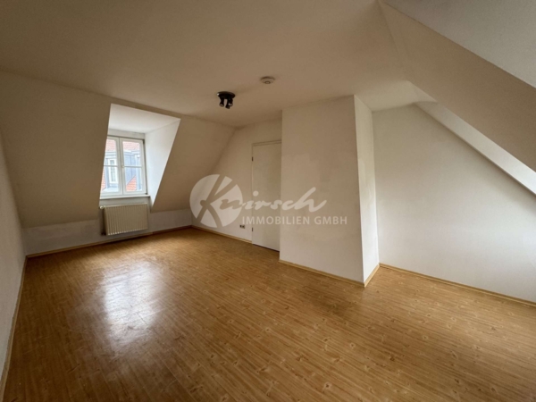 Zentrale 1-Zimmer-DG-Wohnung, hell, Einbauküche, Tageslichtbad bei der City-Galeri, 86150 Augsburg, Etagenwohnung