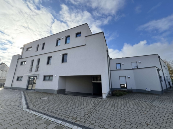 Moderne 2 Zimmer Wohnung mit großzügigem Balkon, hell, TG Stellplatz und Aufzug, 86356 Neusäß, Wohnung