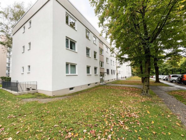 4-Zimmer-Wohnung mit großzügigem Garten in ruhiger Augsburger Wohnlage – TG-Stellplatz, 86163 Augsburg, Wohnung