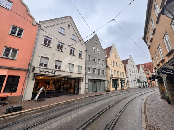 Exklusiv sanierte Altbauwohnung im Herzen der Altstadt – 2 ZKB – Einbauküche, 86152 Augsburg, Etagenwohnung