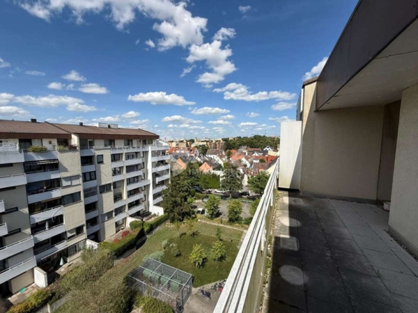 Einzigartiges Penthouse in Augsburg-Pfersee – Rundum-Terrasse – renovierungsbedürftig – Tiefgarage, 86157 Augsburg, Penthousewohnung