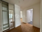 Moderne 2-Zimmer-Wohnung mit ruhiger Süd-Loggia, Aufzug und lichtdurchfluteter Einbauküche - Flur99