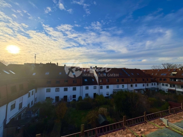 3ZKB mit Westloggia, Bad mit stilvoller Verzierung, zentral im Textilviertel, sonnig und hell, 86153 Augsburg, Wohnung