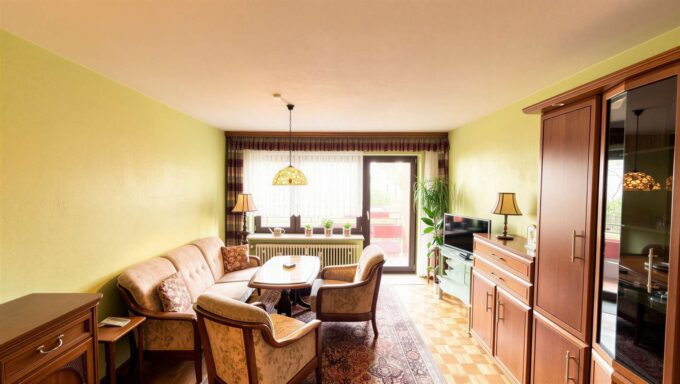 Gepflegte 3-Zimmer-Wohnung mit Loggia und Tiefgaragenstellplatz in Augsburg-Lechhausen, 86167 Augsburg, Erdgeschosswohnung